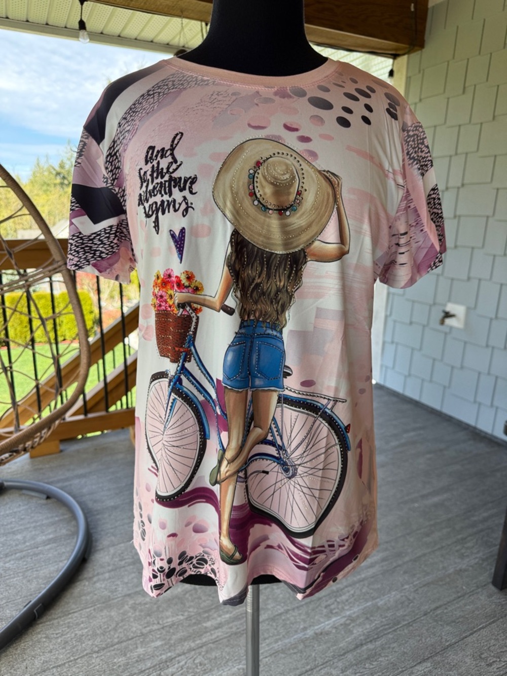 Alina’s Exclusive | Graphic T-Shirt w Rhinestone Detail